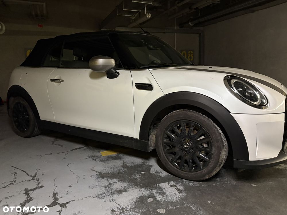 MINI Cooper Essential Trim - 10