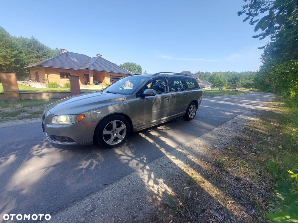Volvo V70 D5 Momentum - 8