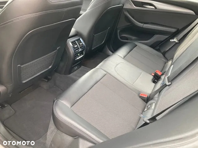 BMW X3 xDrive20i Advantage sport - 8