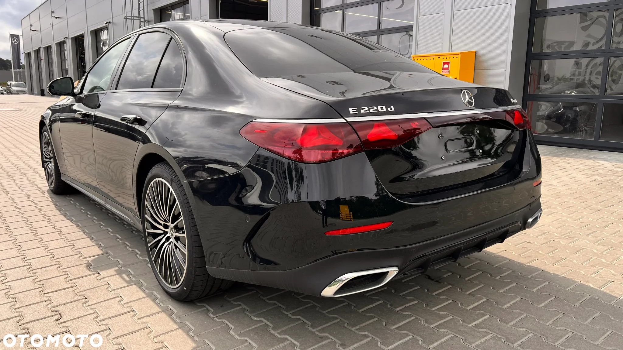 Mercedes-Benz Klasa E 220 d 4-Matic AMG - 3