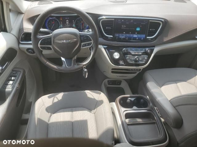 Chrysler Pacifica - 20