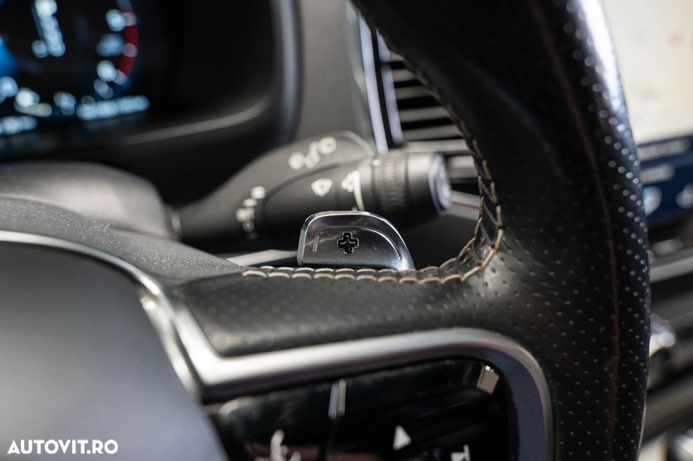 Volvo XC 90 D5 AWD Geartronic RDesign - 24