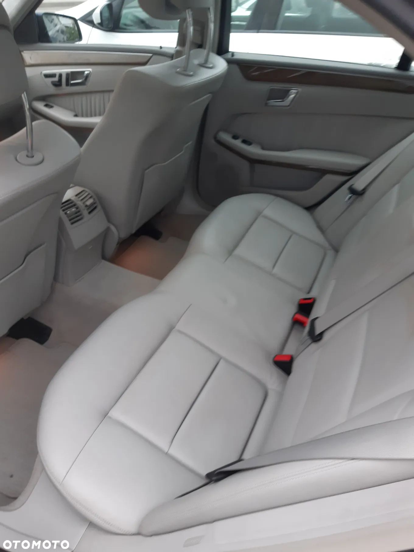 Mercedes-Benz Klasa E 350 4Matic 7G-TRONIC Elegance - 9