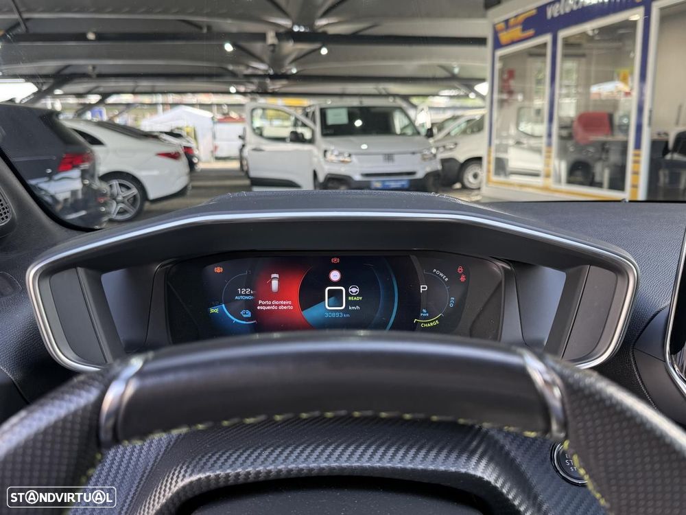 Peugeot e-208 GT - 25