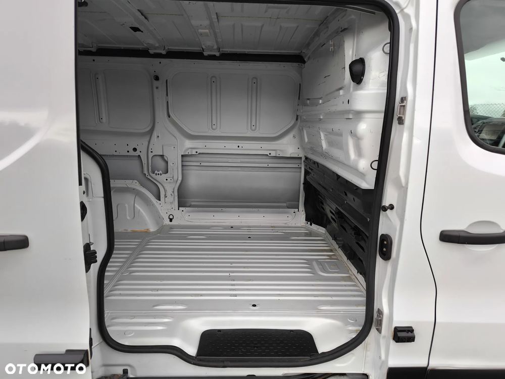 Renault Trafic - 12