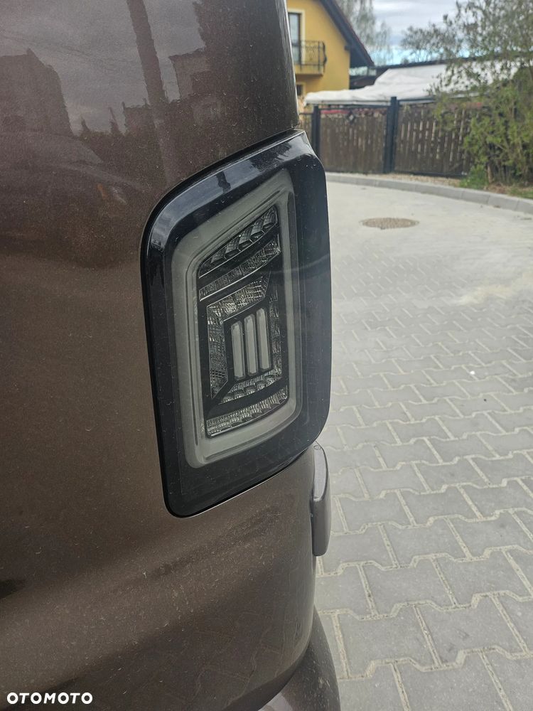 Volkswagen Caravelle - 9