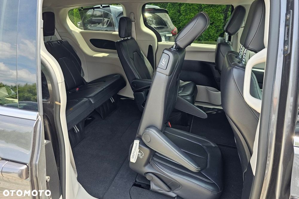 Chrysler Pacifica - 26