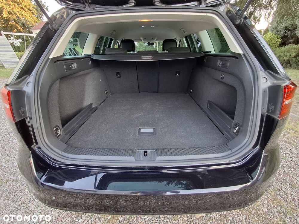 Volkswagen Passat - 11