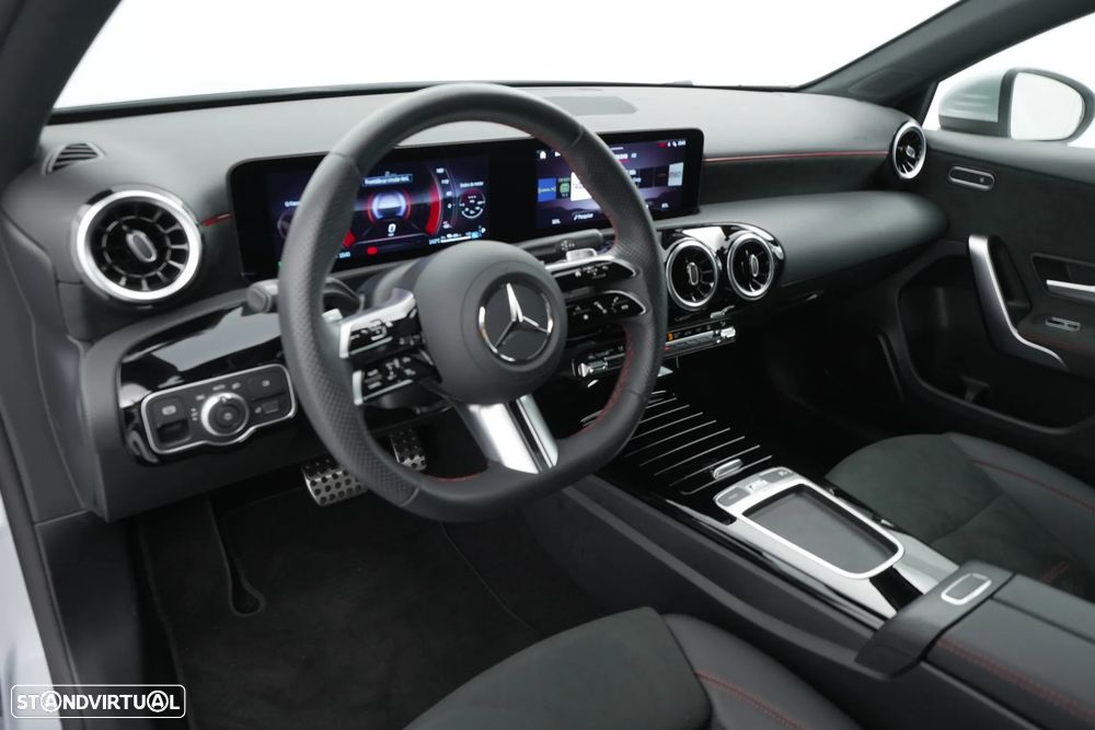 Mercedes-Benz A 250 e AMG Line - 28