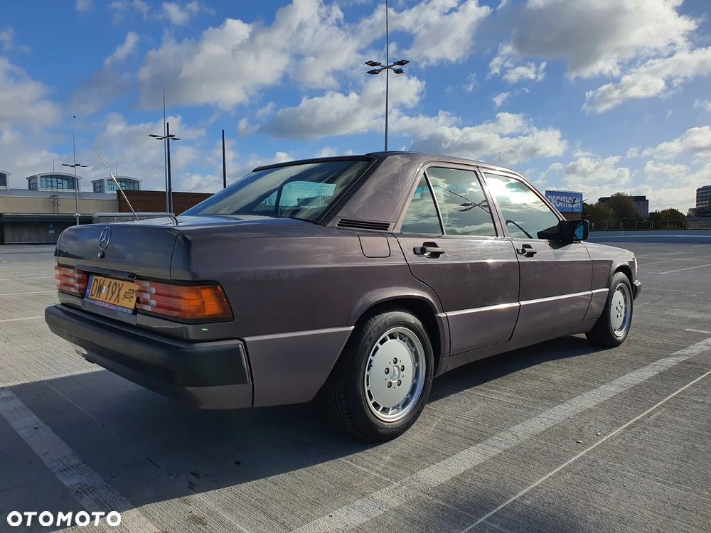 Mercedes-Benz W201 (190) - 3