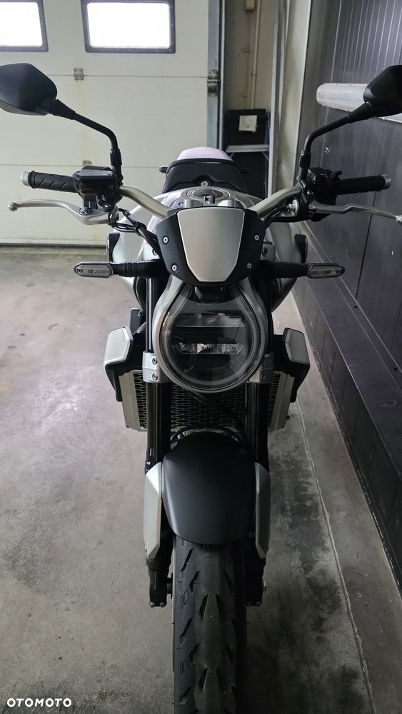 Honda CB - 23