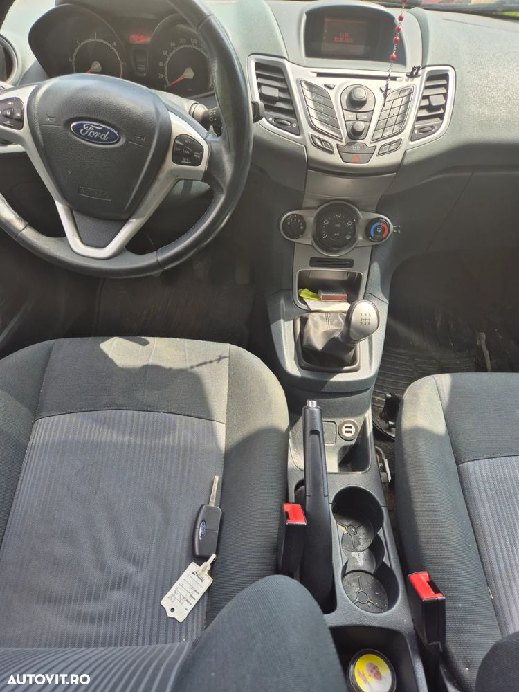 Ford Fiesta 1.6 TDCi DPF Titanium - 5