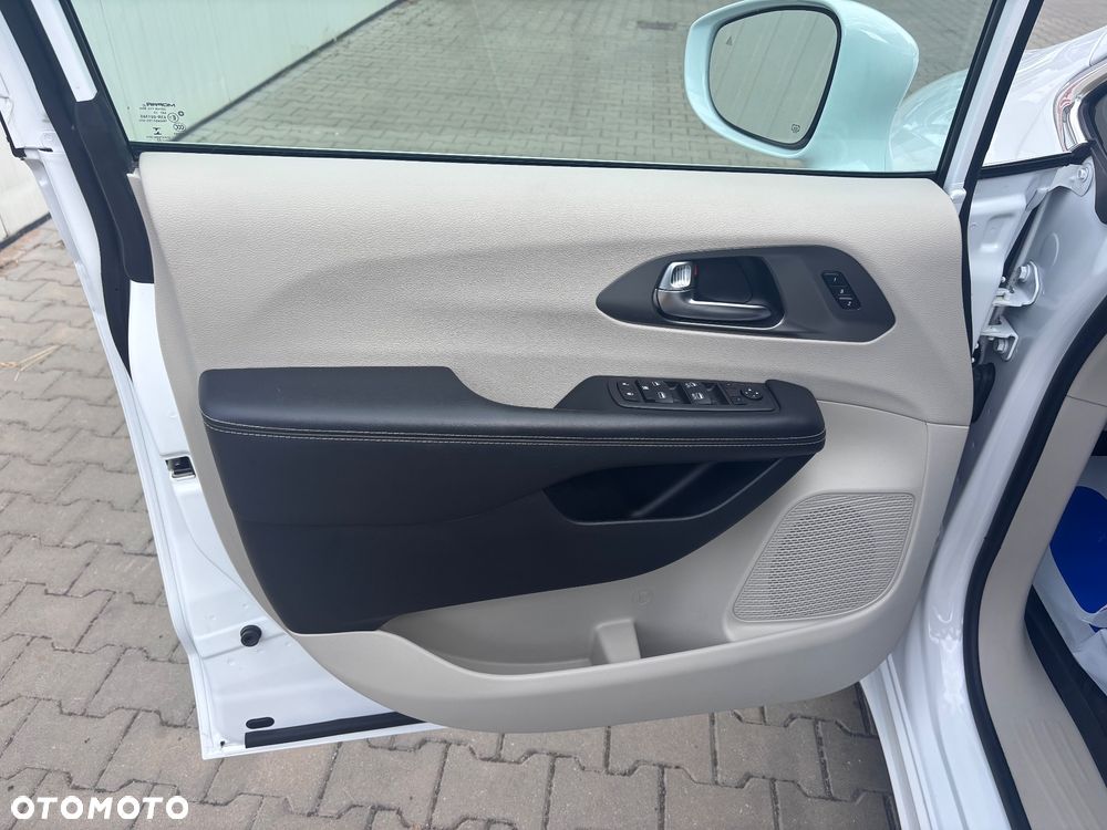 Chrysler Pacifica - 13