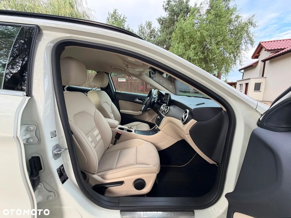 Mercedes-Benz GLA 200 7G-DCT Style - 25