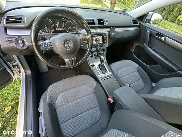 Volkswagen Passat 2.0 TDI Comfortline DSG - 11