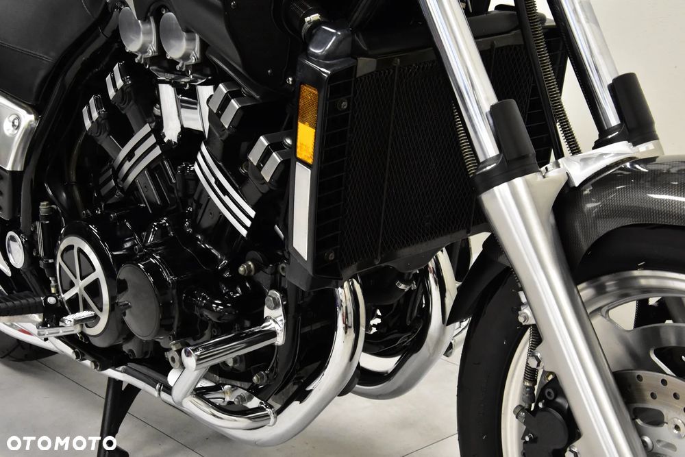 Yamaha V-MAX - 26