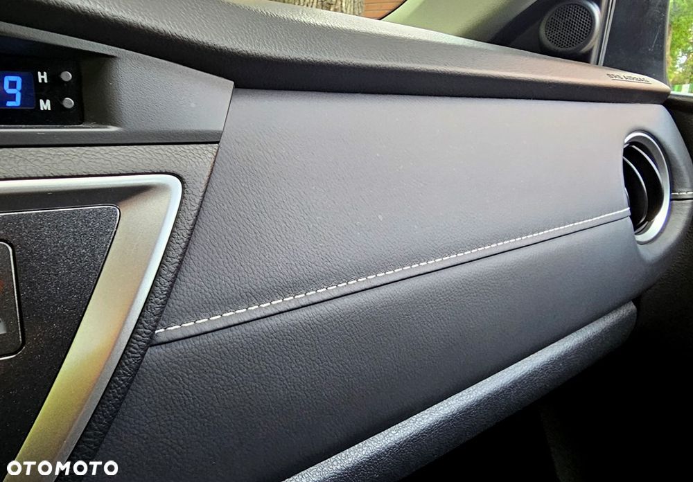 Toyota Auris 1.6 Prestige - 29