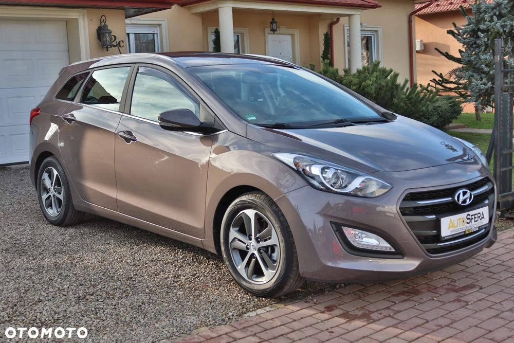 Hyundai i30 blue Kombi 1.6 GDi YES Gold - 13