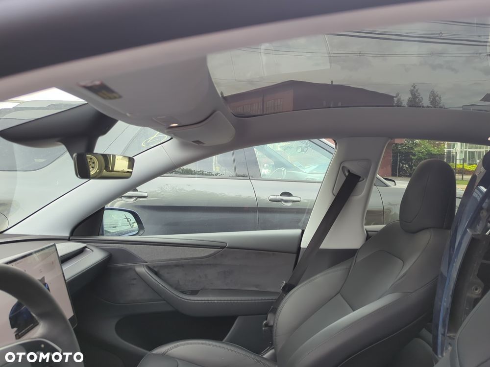 Tesla Model Y - 24