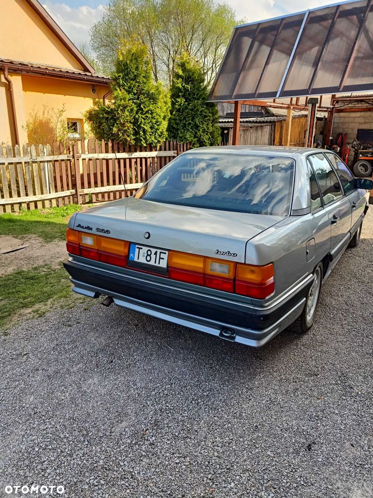Audi 200 - 8