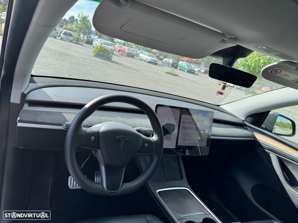 Tesla Model Y Performance Dual Motor AWD - 16