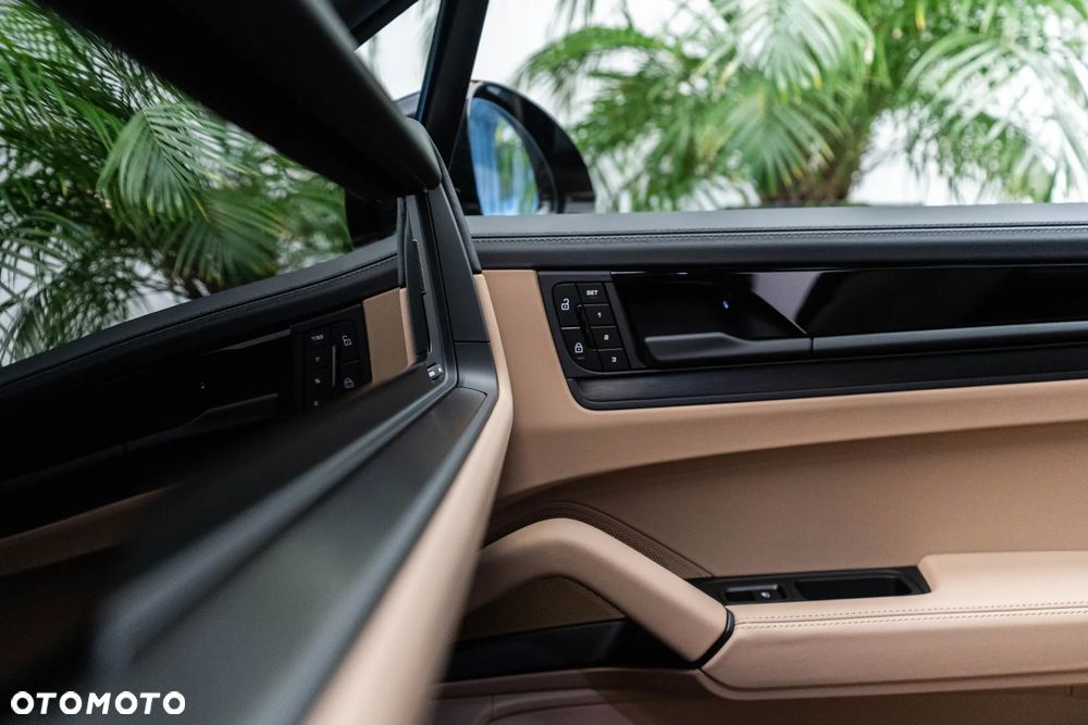 Porsche Cayenne E-Hybrid PHEV Black Edition - 23
