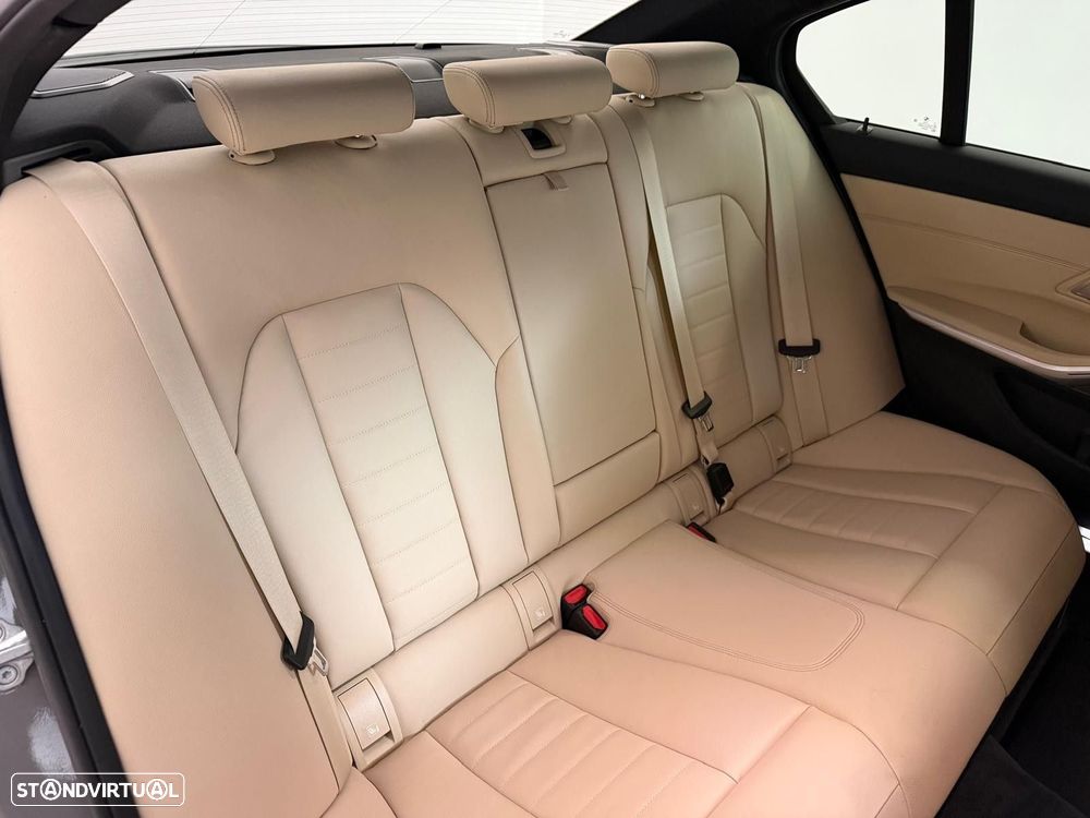 BMW 330 i Aut. M Sport - 13