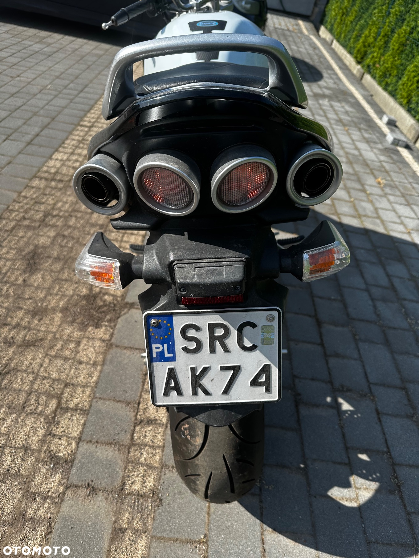 Suzuki GSR - 11
