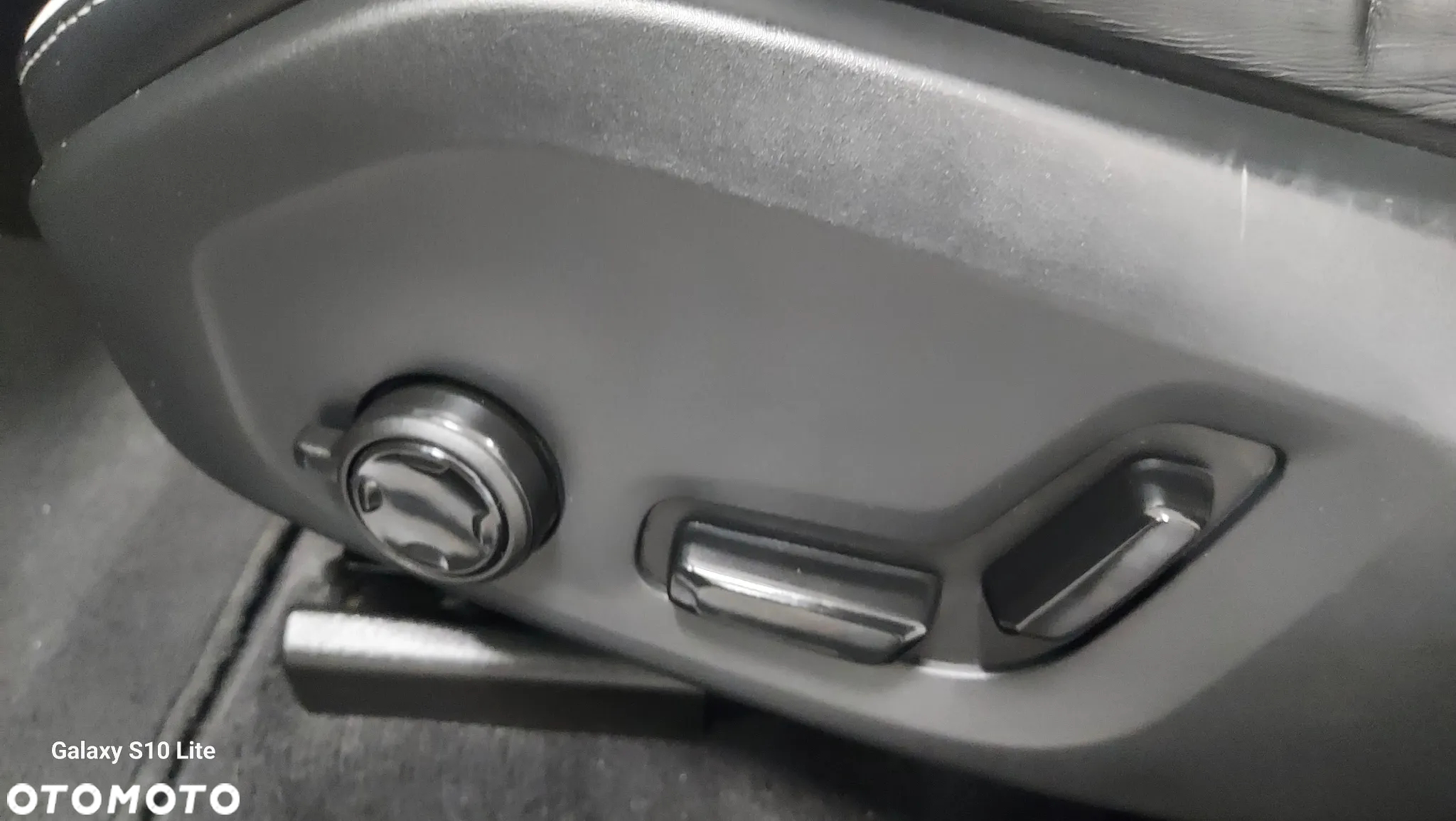 Volvo XC 60 B4 D AWD Plus Dark - 16