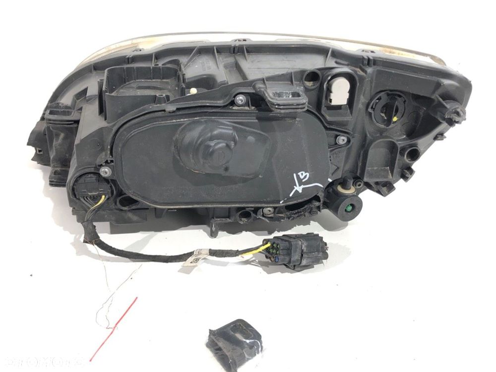 REFLEKTOR PRAWY PRZÓD  VOLVO V60 I (155, 157) 2010 - 2018 D4 133 kW [181 KM] olej napędowy 2013 - - 2