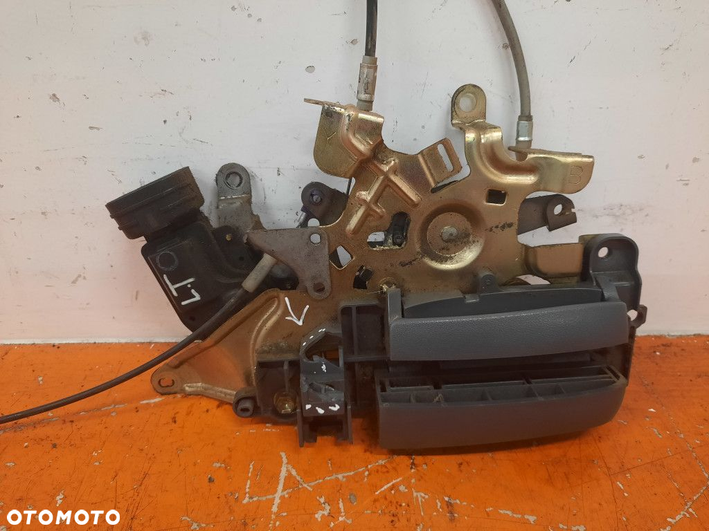 TOYOTA PREVIA II 2.0 D-4D 01-04 ZAMEK DRZWI TYŁ LEWY KLAMKA WEWNĘTRZNA 1C0 - 3