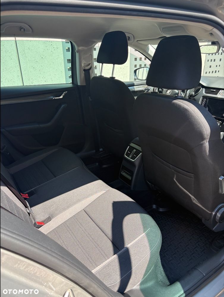 Skoda Octavia Scout 2.0 TDI 4x4 DSG - 6