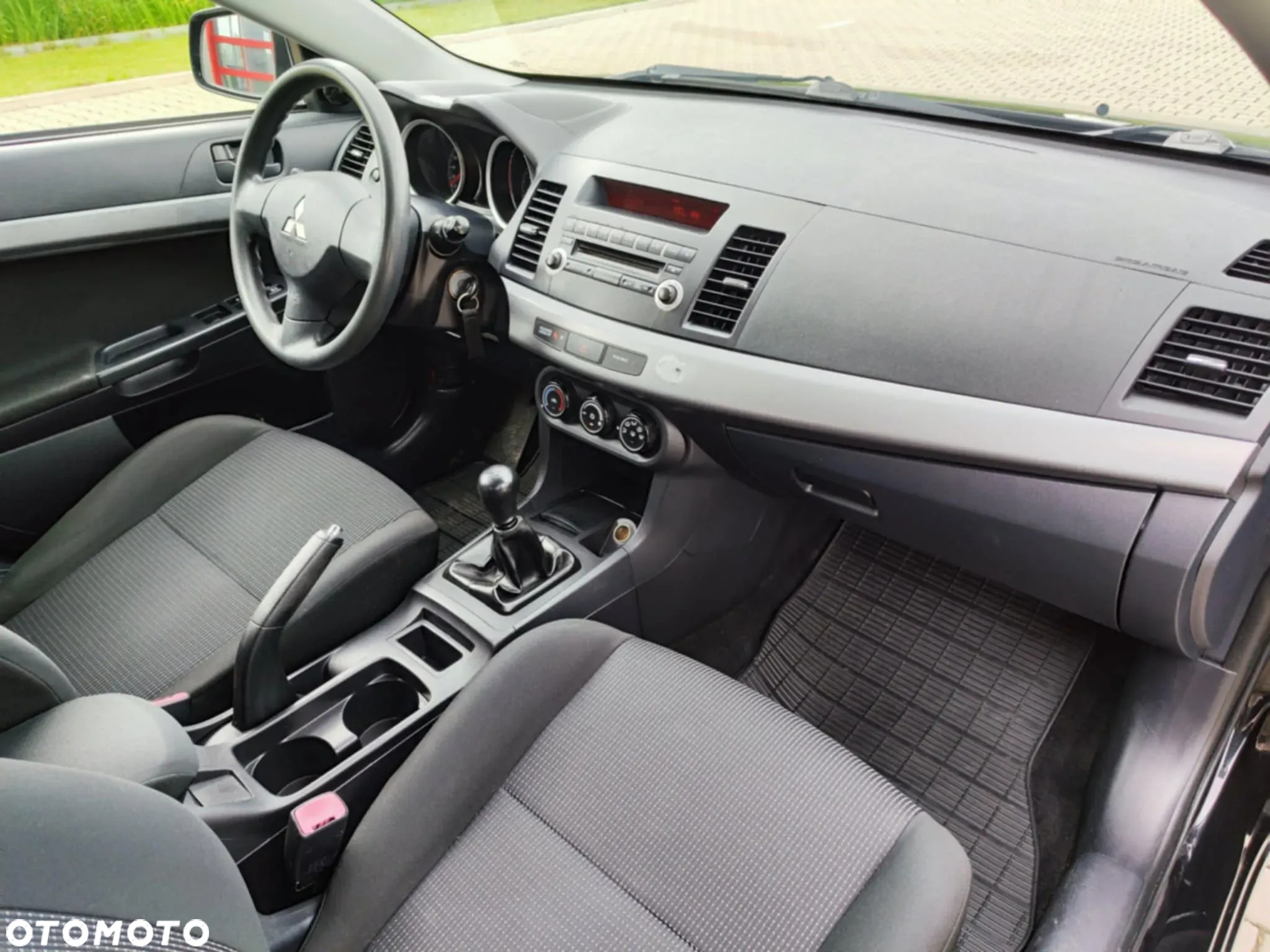Mitsubishi Lancer 1.5 Inform - 24