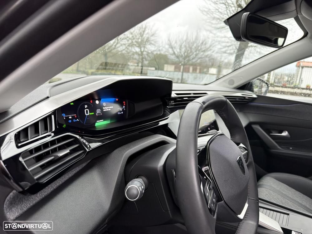 Peugeot 408 1.6 Hybrid Allure Pack e-EAT8 - 18