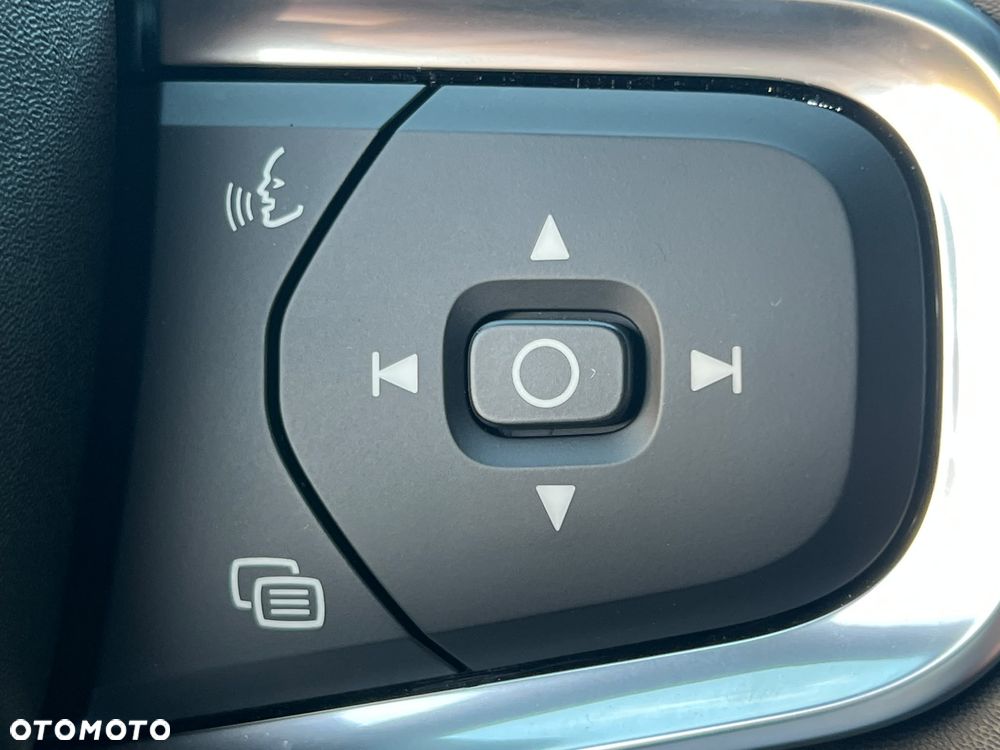 Volvo XC 40 B4 AWD Ultimate Dark - 21