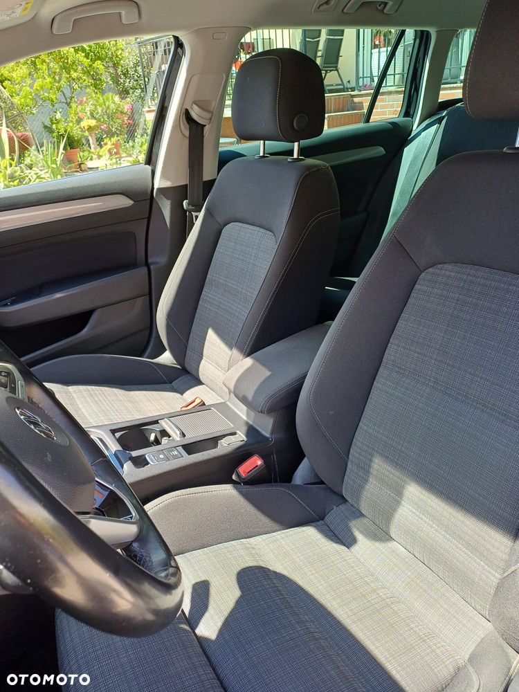 Volkswagen Passat - 13
