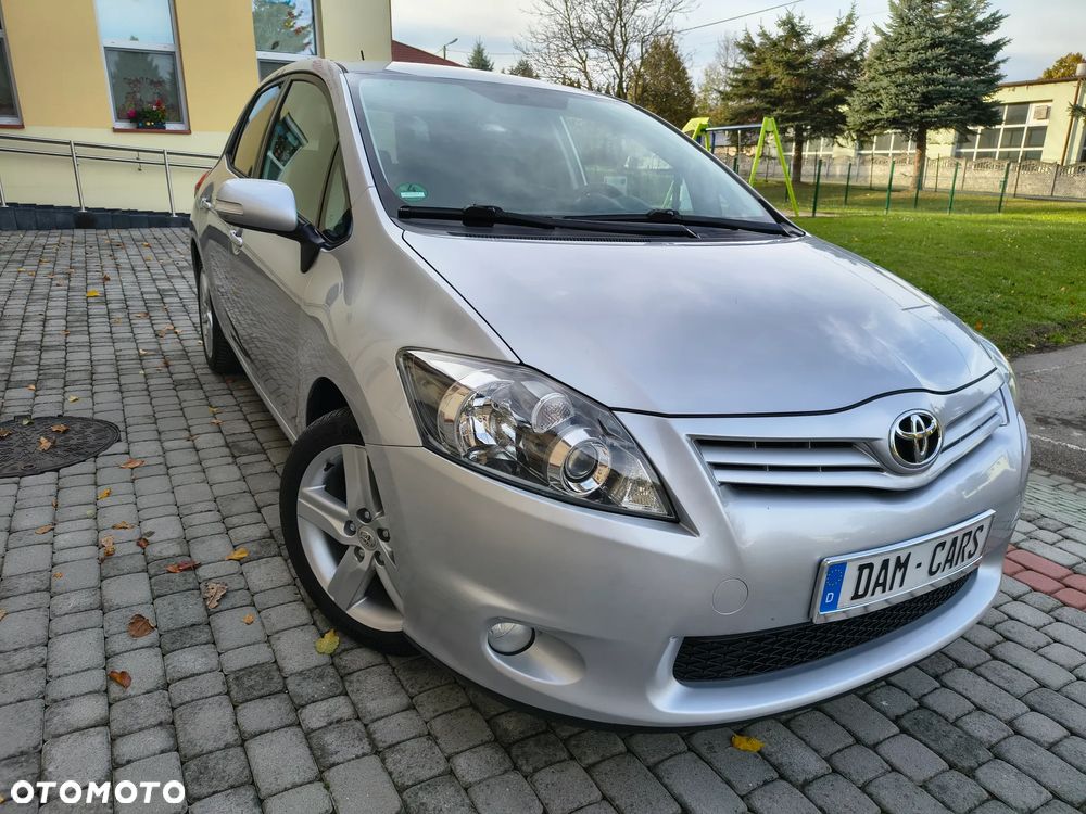 Toyota Auris 2010 photo 3