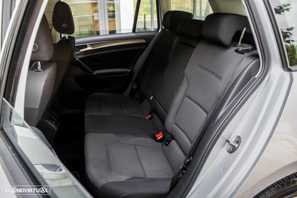 VW Golf Variant 1.6 TDi SCR Comfortline - 26