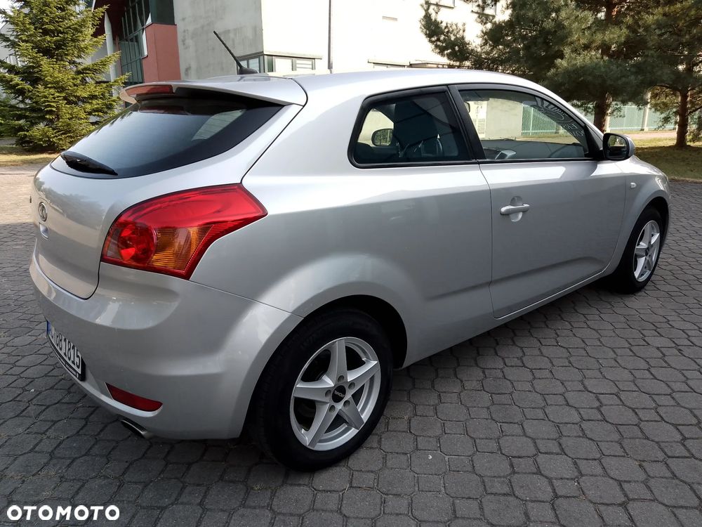 Kia Ceed 1.6 CVVT Dream-Team Edition - 6