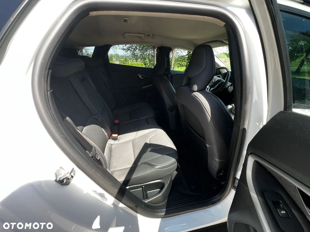 Volvo V40 Cross Country D2 Momentum - 13