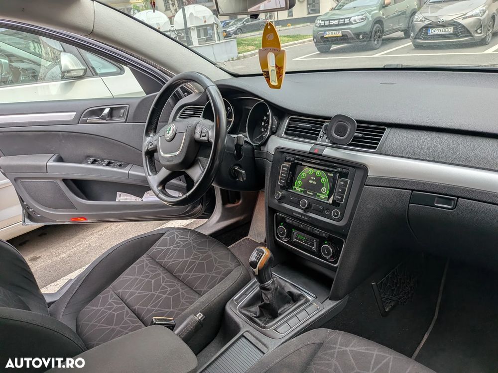 Skoda Superb 2.0 TDI DPF Elegance - 7