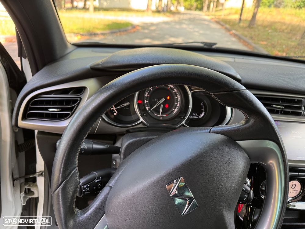 DS DS3 1.6 BlueHDi Black Lezard - 22