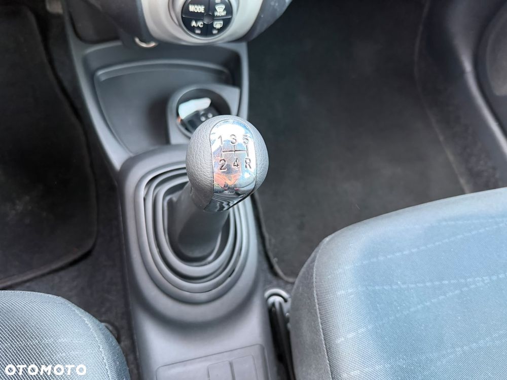 Toyota Yaris 1.3 VVT-i Executive - 18
