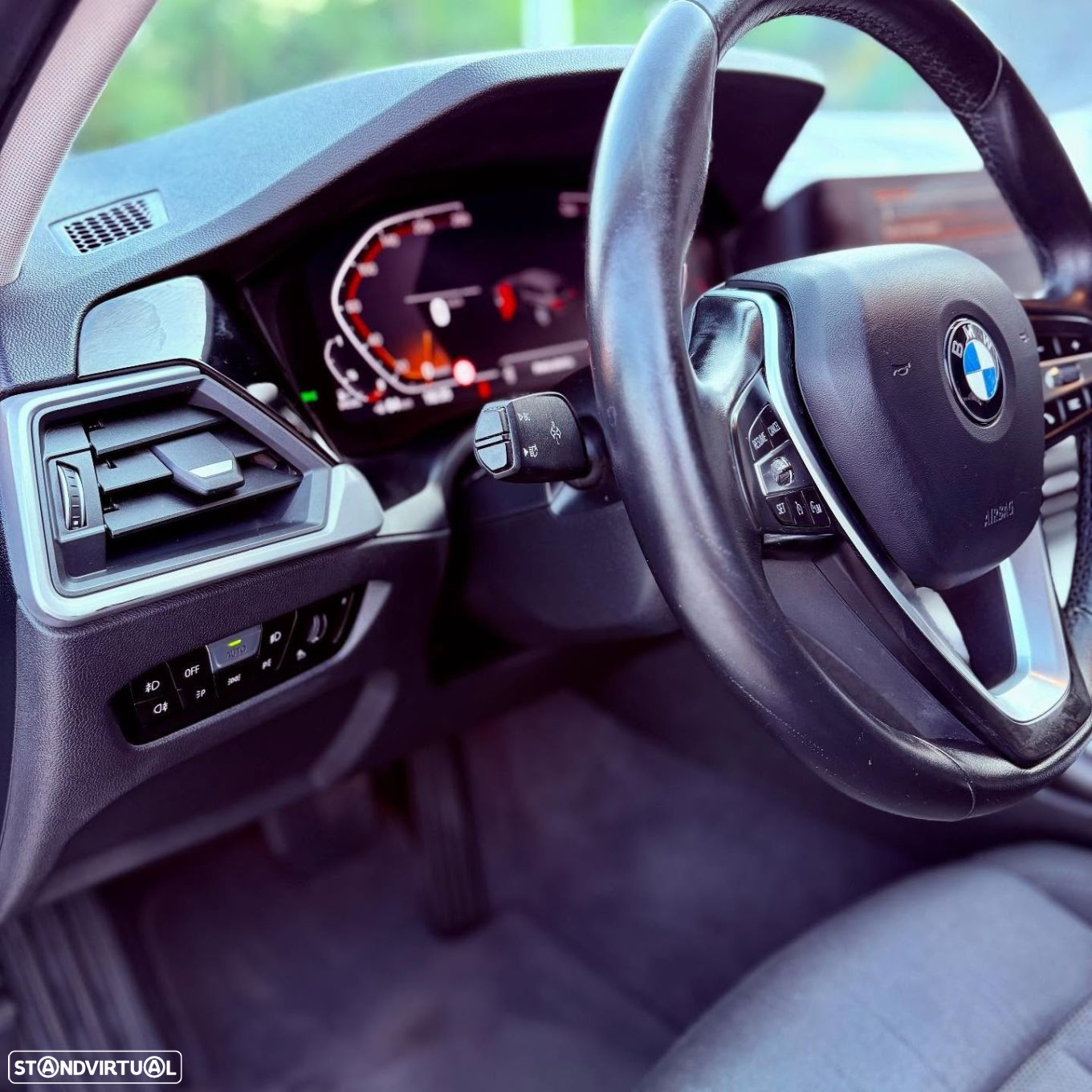 BMW 318 d Touring Auto - 10