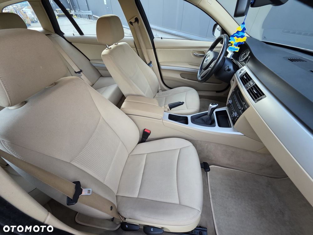 BMW Seria 3 318i - 24