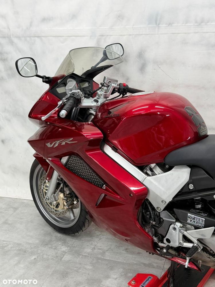 Honda VFR - 27