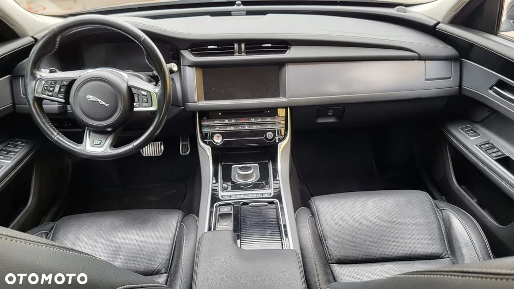 Jaguar XF 20d R-Sport - 31