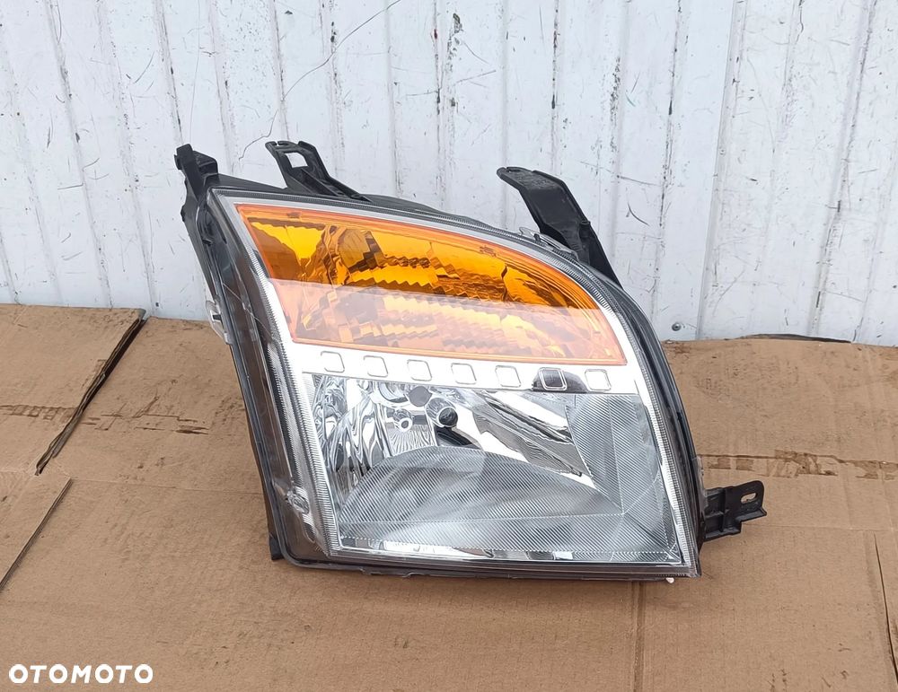 FORD FUSION LIFT 05-12 LAMPA PRAWA PRZÓD