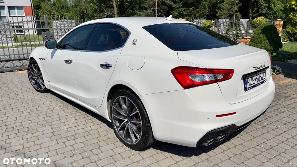 Maserati Ghibli S GranSport - 12