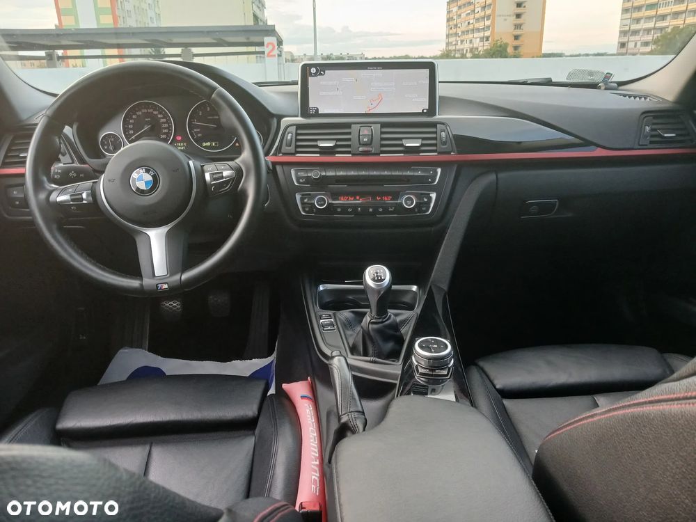 BMW Seria 3 320i M Sport - 13